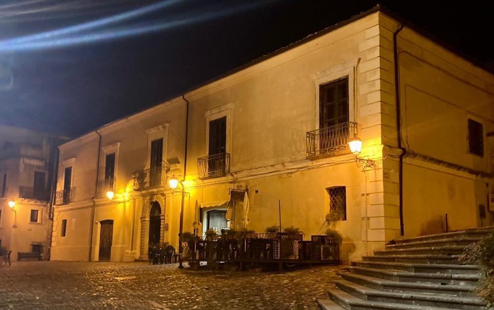 B&B Palazzo Pancaro Altomonte Bagian luar foto